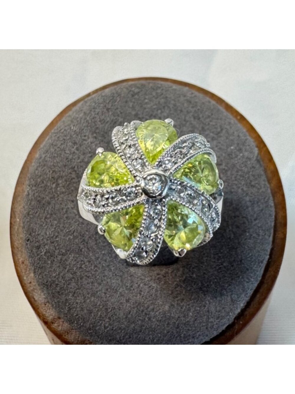 Peridot CZ White CZ Pinwheel Flower Design Ring Sterling Silver 925 Size 7